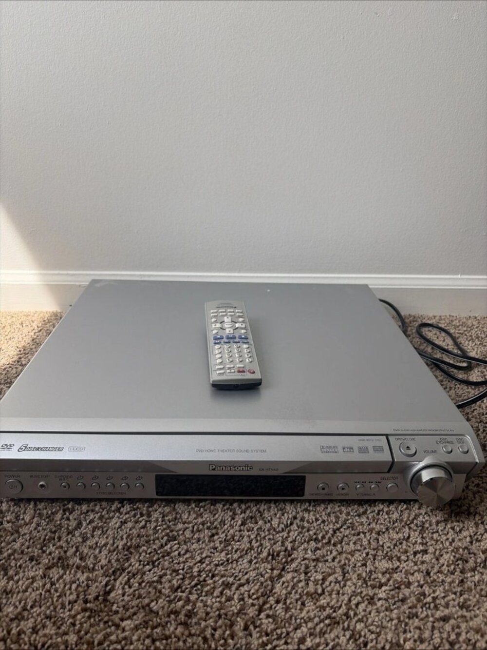 Panasonic SA-HT640 DVD Home Theater Sound System 5-Disc Changer w/ Remote